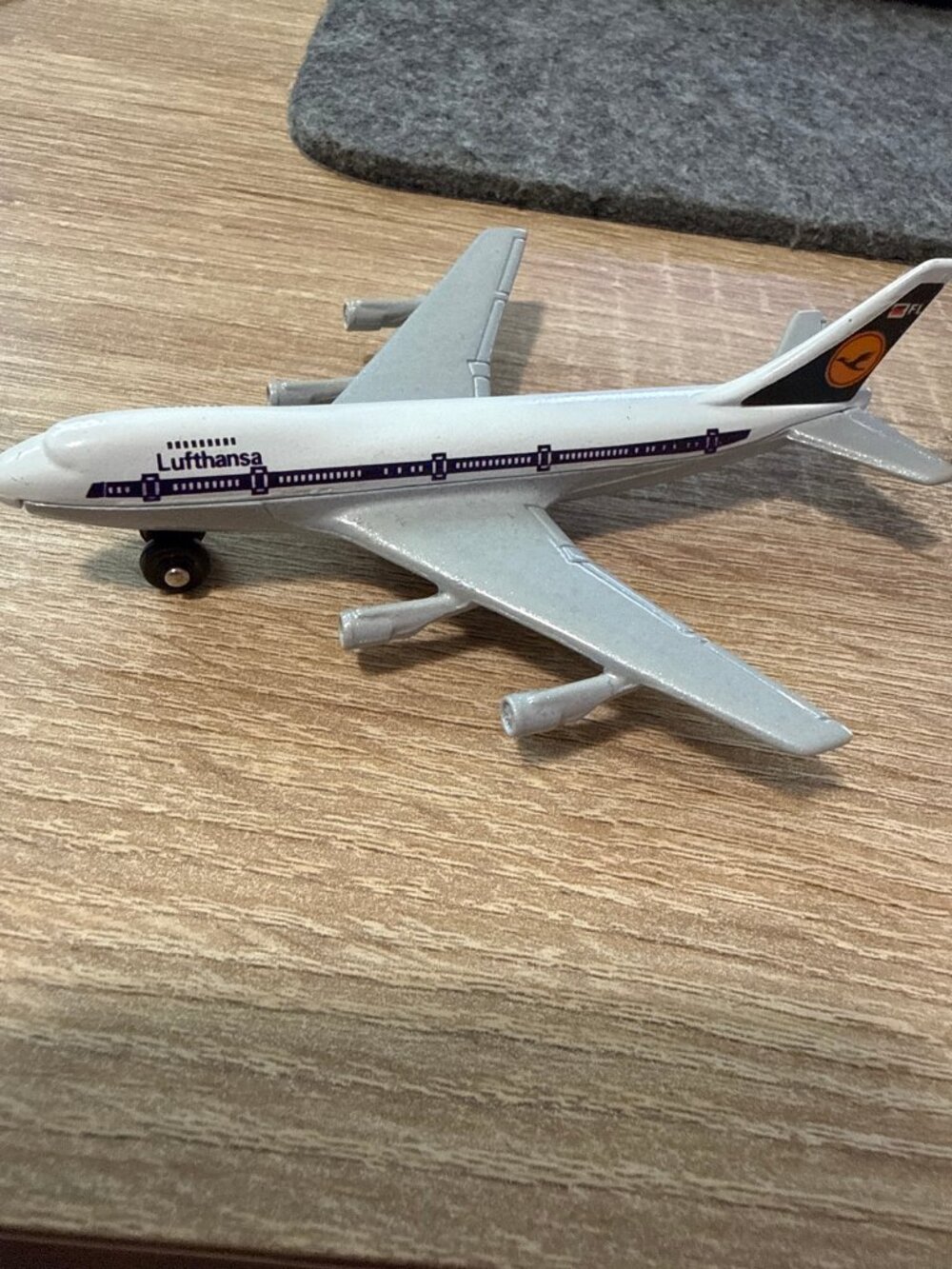 Lufthansa Diecast Metal Toy Airplane 45 Inch Boeing 747 Rolling Wheels